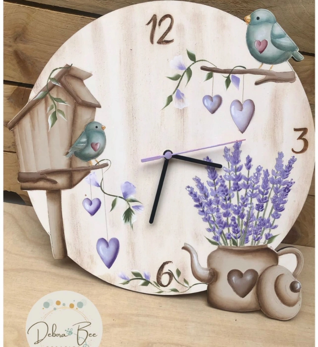 Orologio artigianale in legno con decoro Lavanda.